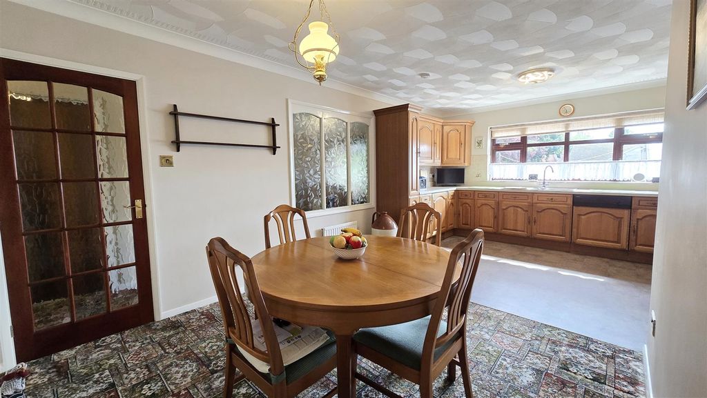 Property photo 3 of 19 Kitchen/Diner