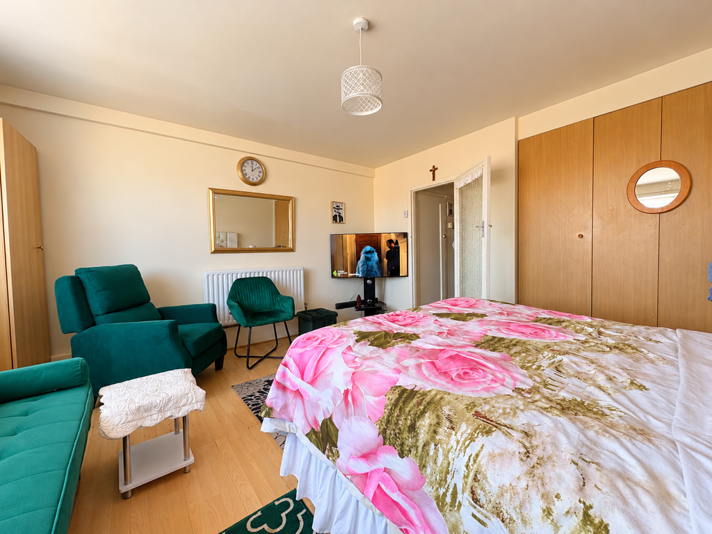 Property photo 3 of 10 667F8781-3977-4216-B016-E35Fff2Ec3F0