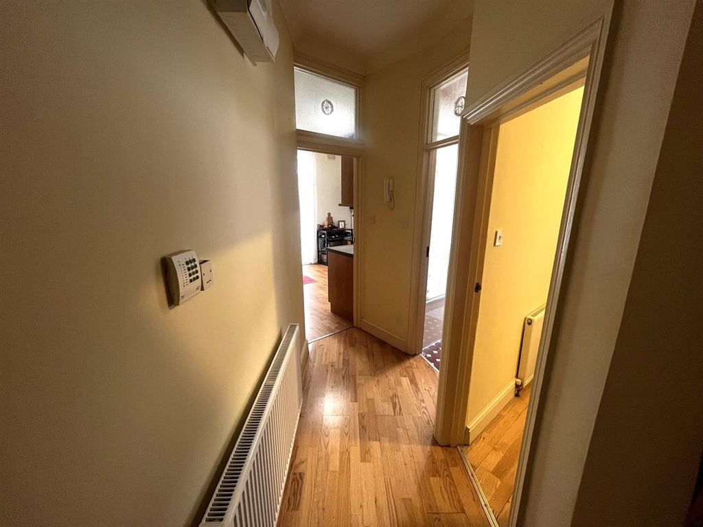 Property photo 3 of 7 Hallway (2).Jpg