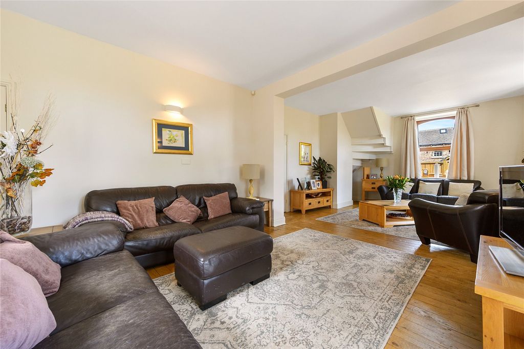 Property photo 3 of 32 Picture No. 25