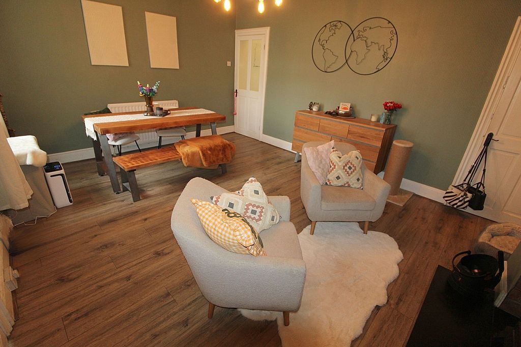 Property photo 1 of 21 Lounge