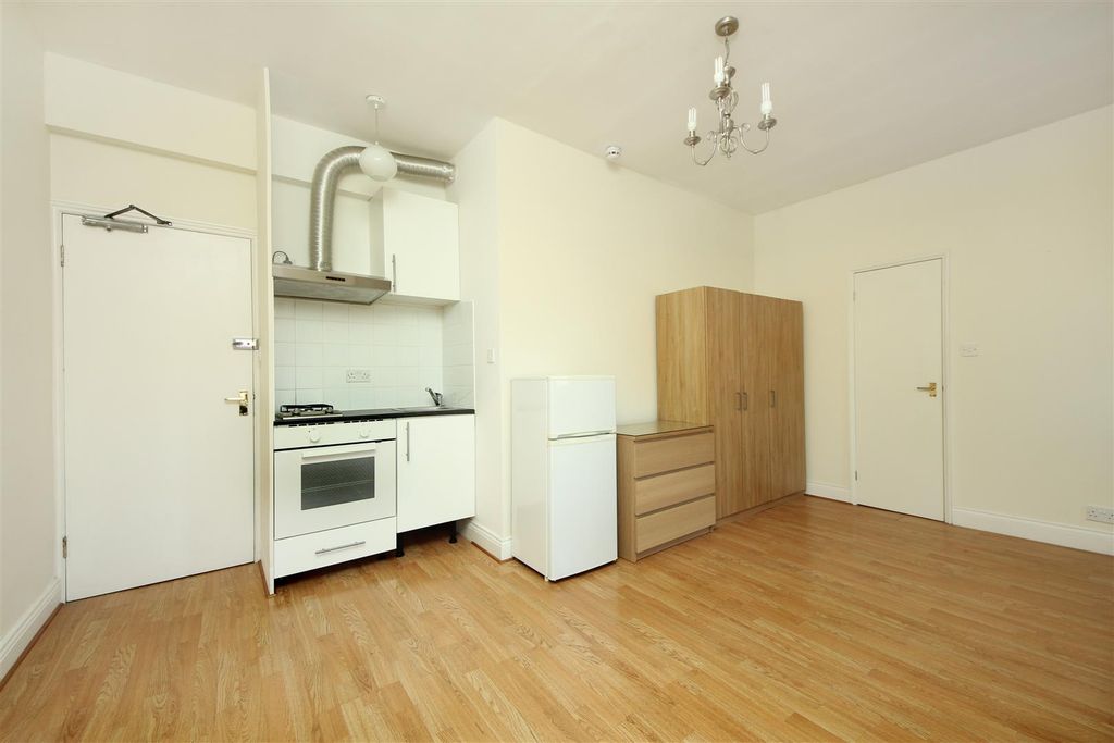 Property photo 3 of 6
