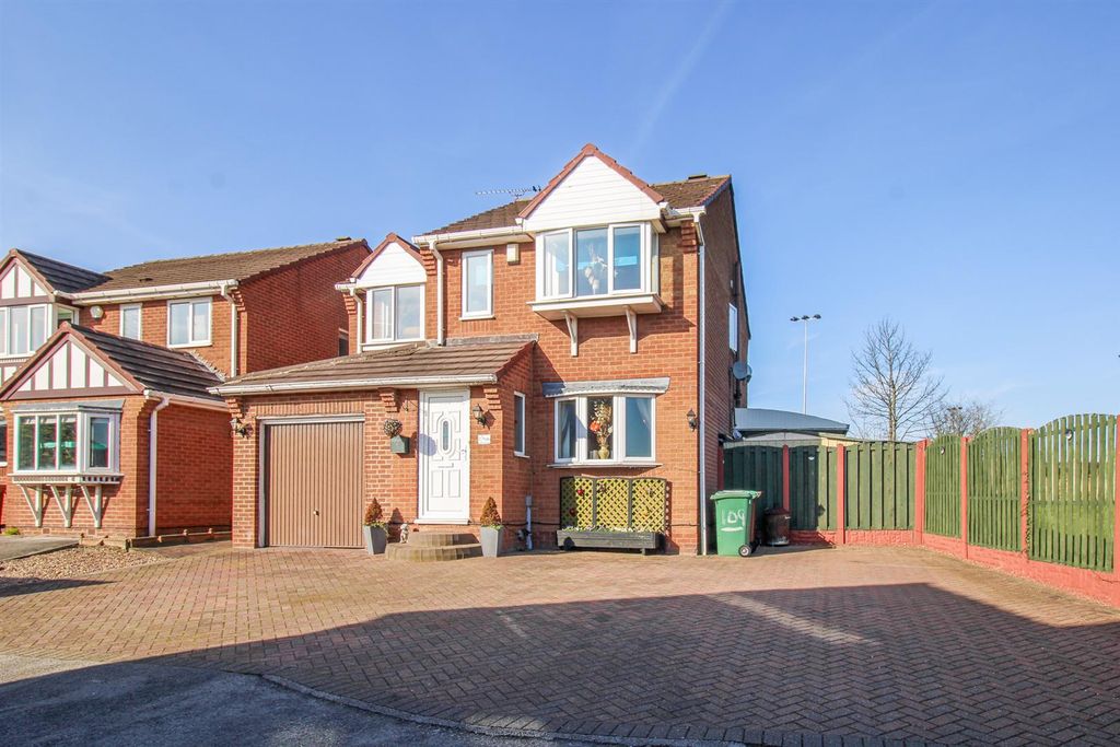 Property photo 1 of 17