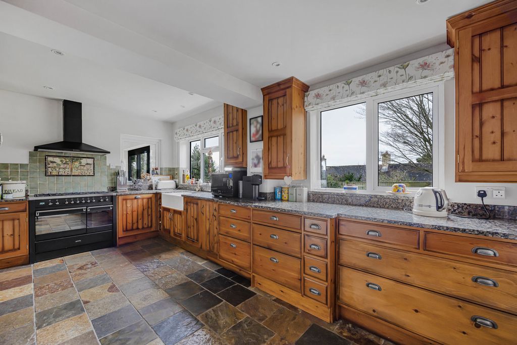 Property photo 3 of 40 Kitchen
