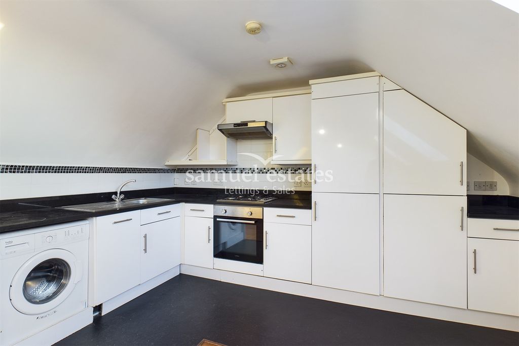 Property photo 2 of 11 Kitchen