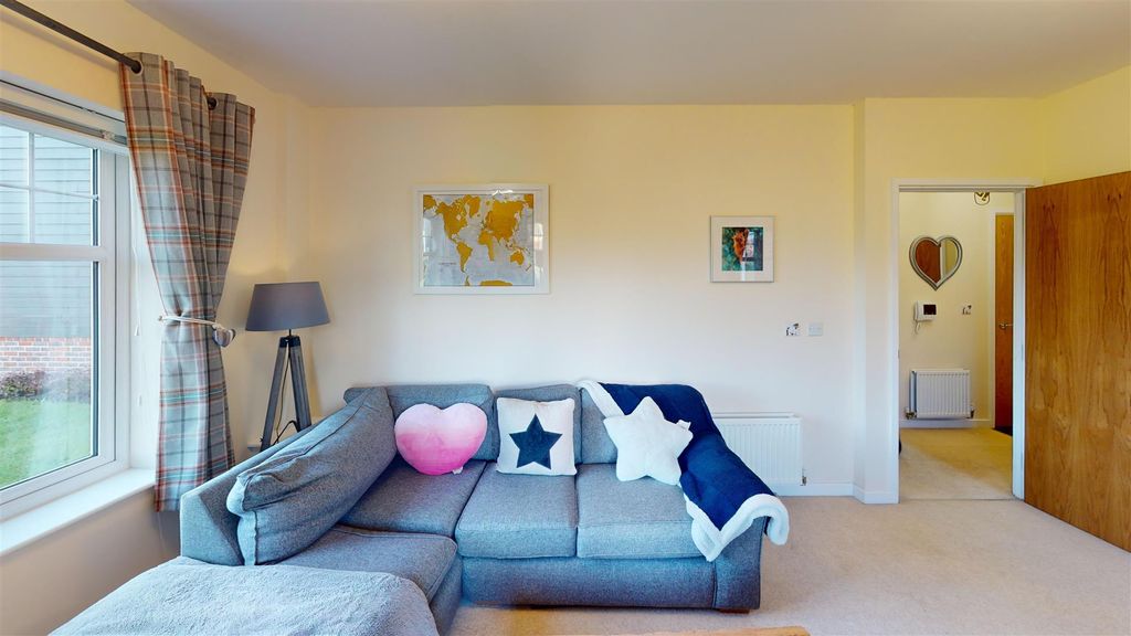 Property photo 2 of 11 4-Willow-Living-Room.Jpg