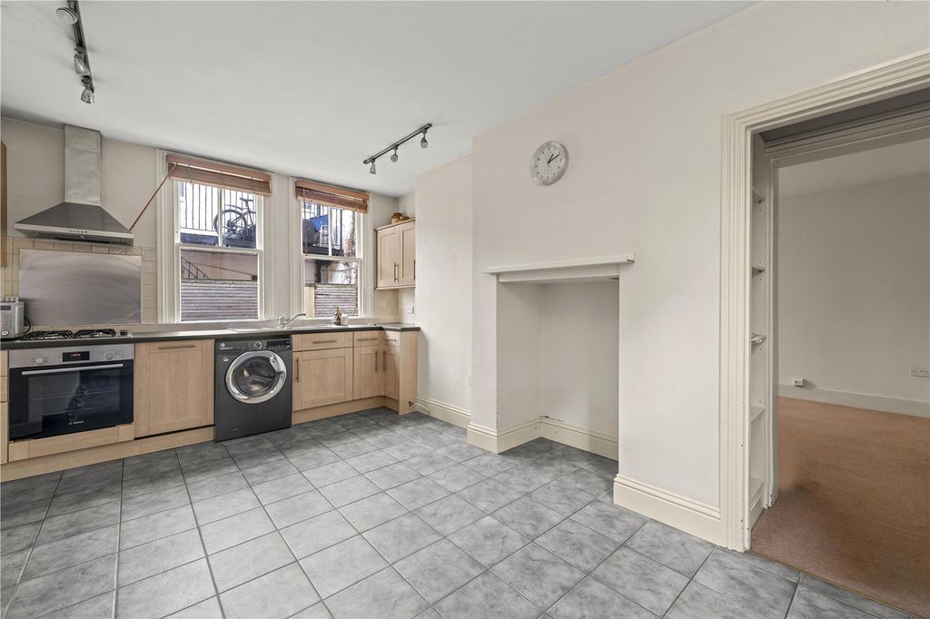 Property photo 3 of 7 Picture No. 14