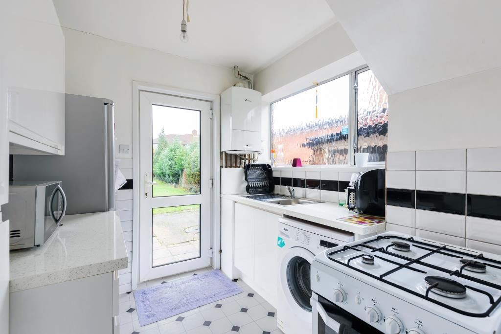 Property photo 3 of 10 Kitchen