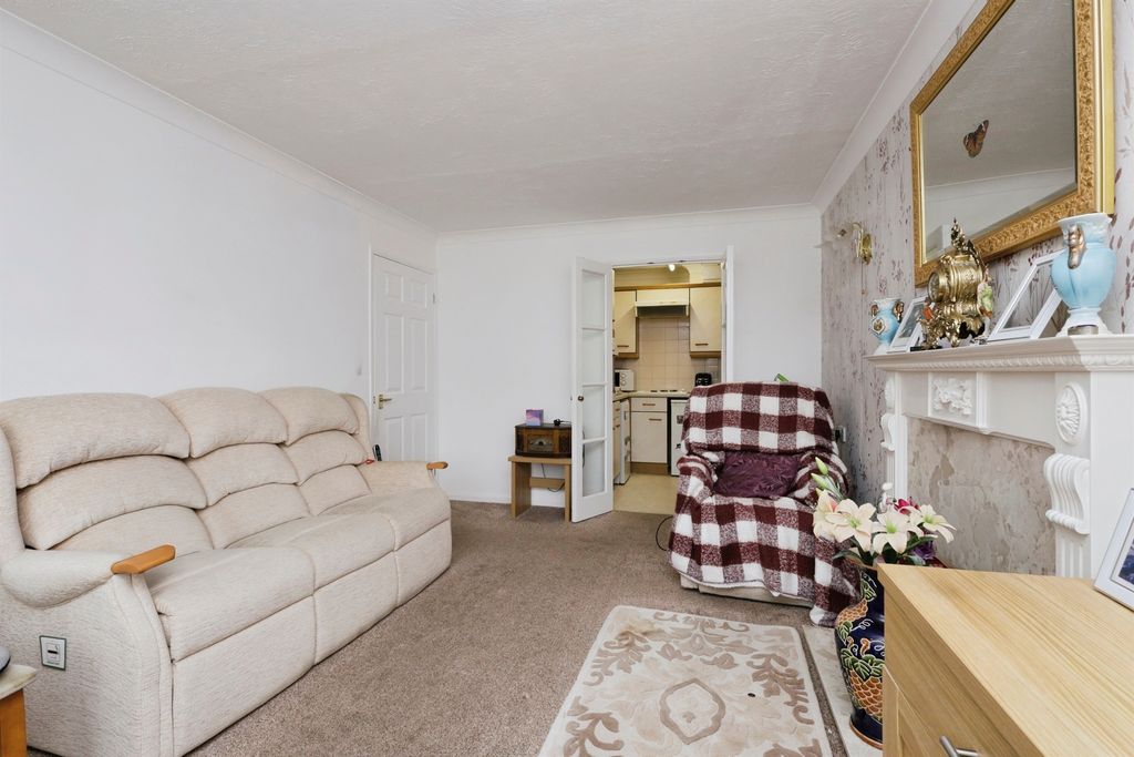 Property photo 3 of 11