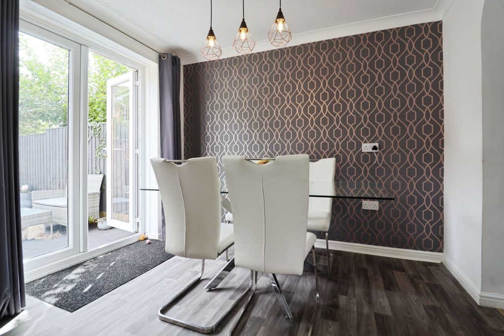 Property photo 3 of 14 Kitchen/Dining Room