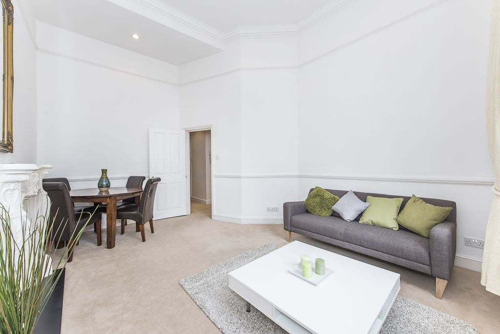 Property photo 3 of 11 St-Georges-Drive-...