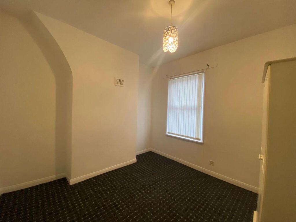 Property photo 3 of 9 Bed 2.Jpg