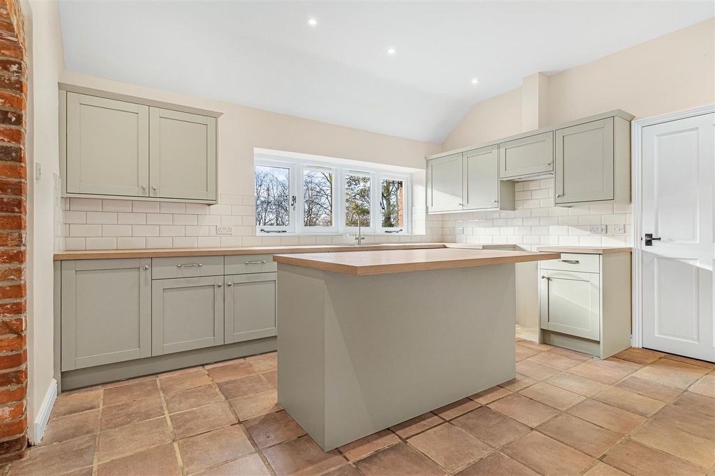 Property photo 2 of 37 49_68546.Jpg