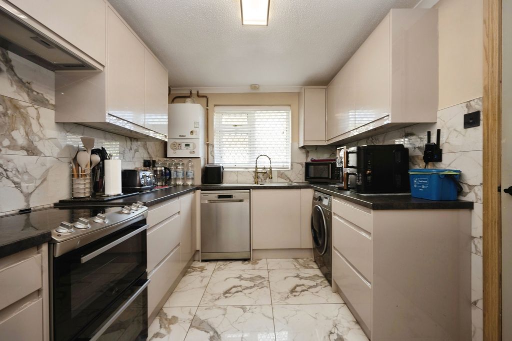 Property photo 3 of 10 Pbox-Img.Jpg