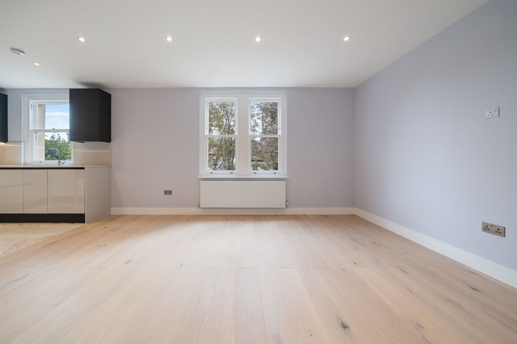 Property photo 3 of 12 6204584