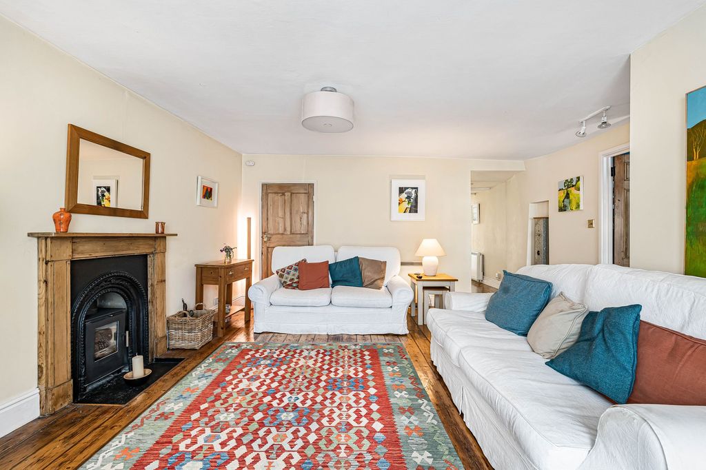 Property photo 3 of 31
