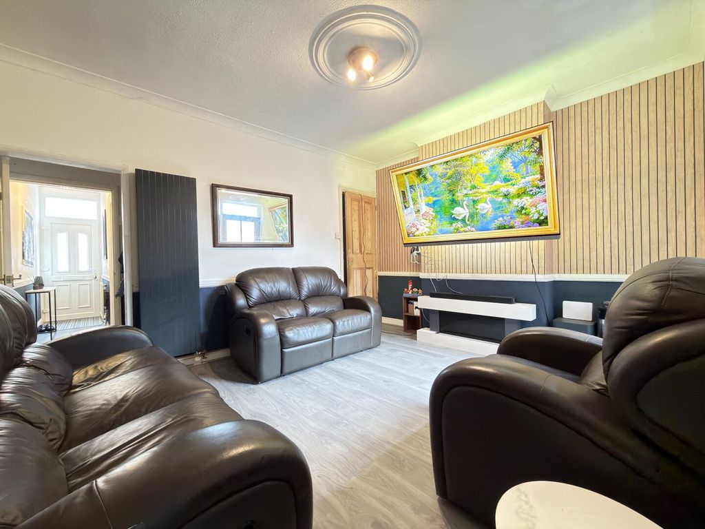 Property photo 2 of 22 Lounge