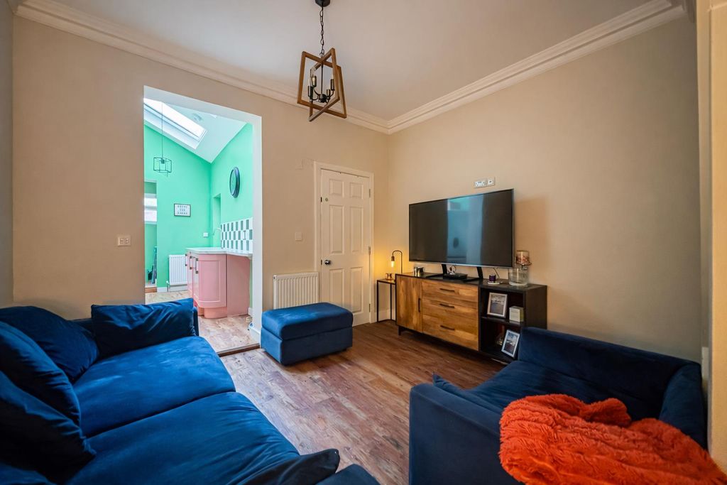 Property photo 3 of 15 Lounge