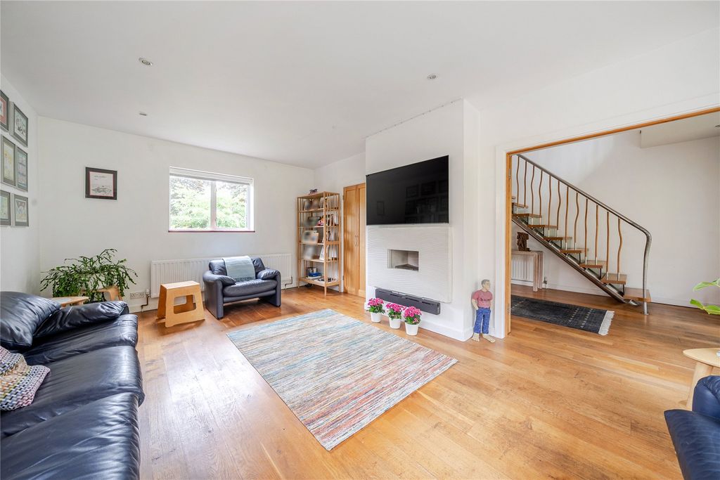 Property photo 2 of 29 Picture No. 28