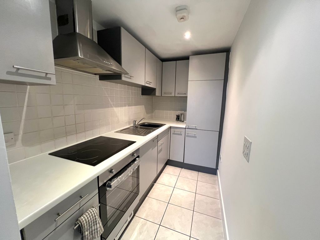 Property photo 3 of 10 Kitchen