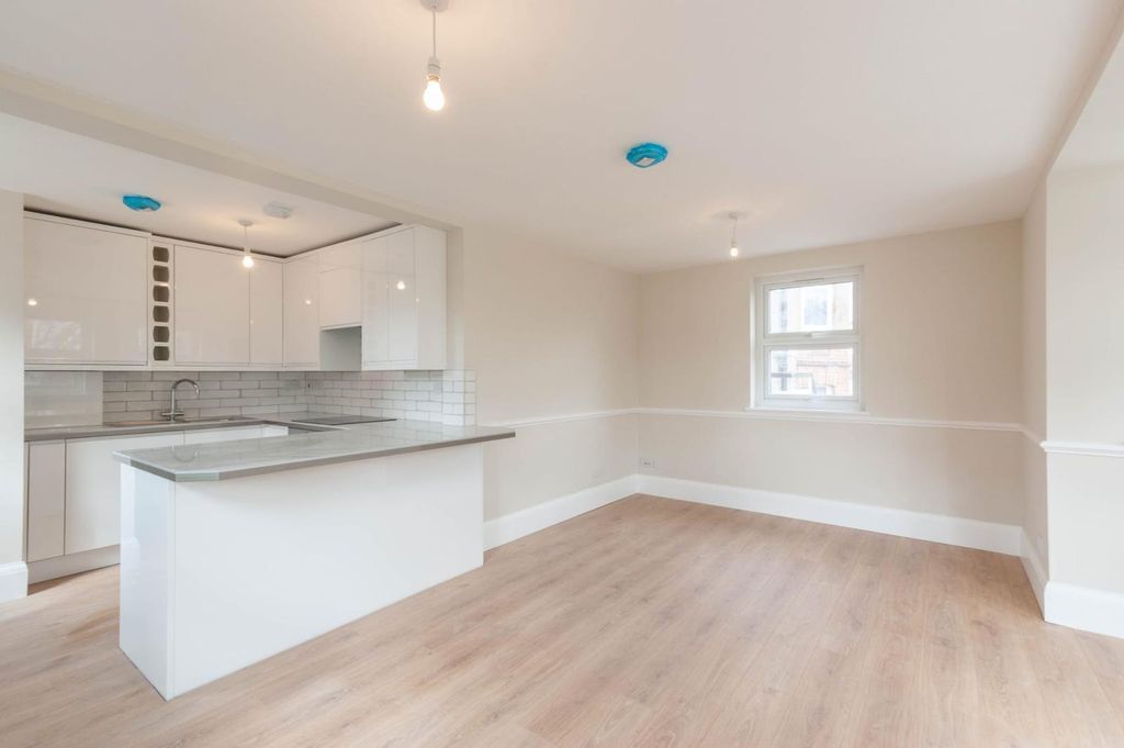 Property photo 2 of 13 0992772d-2c6A-4Fd7-B2Ae-Cf8529B868F1.Jpg