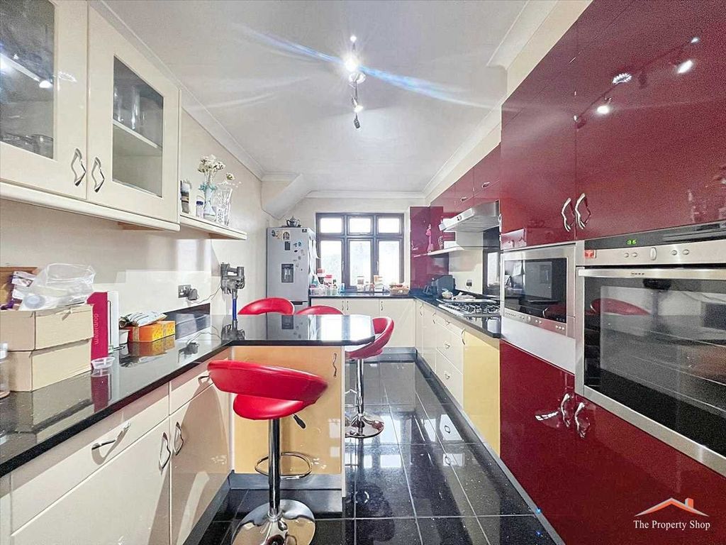 Property photo 2 of 16