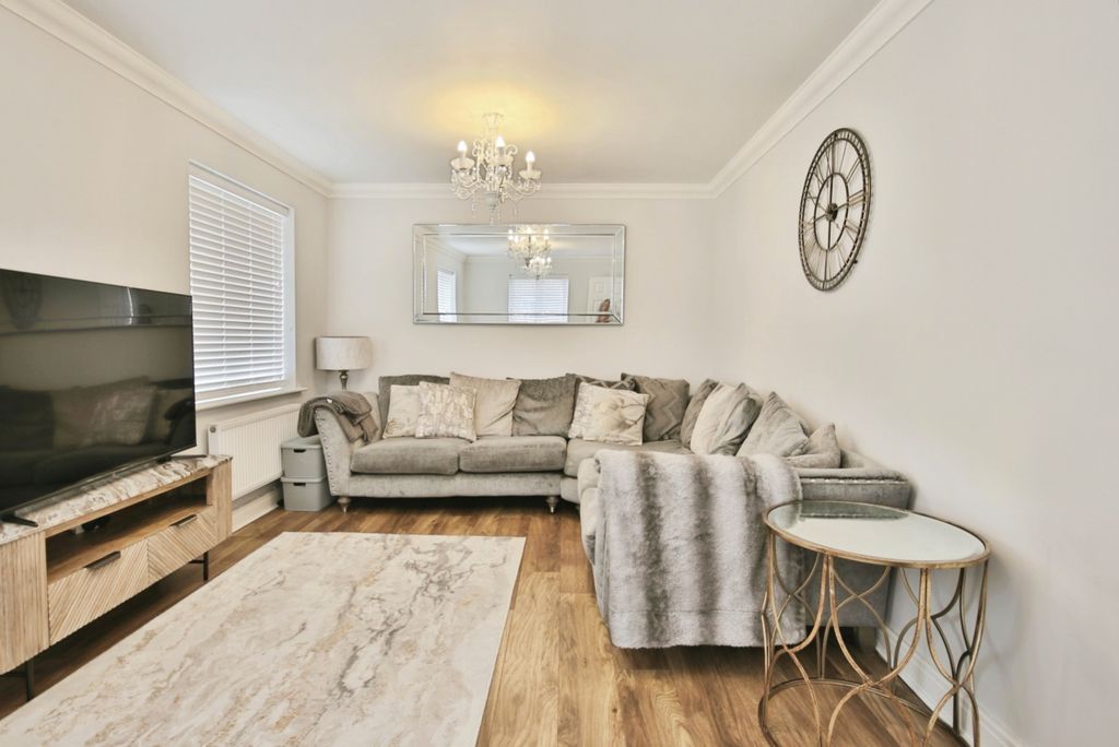 Property photo 2 of 21 4271675
