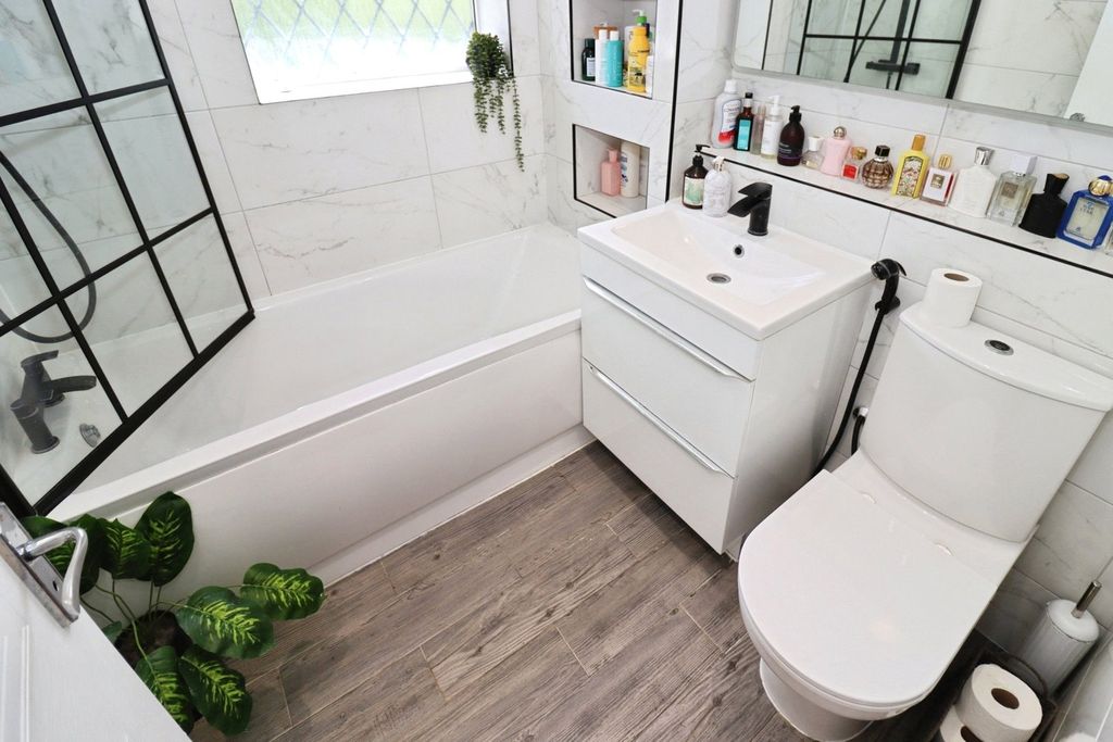 Property photo 3 of 15 Picture No. 02