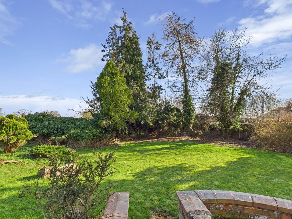Property photo 2 of 27
