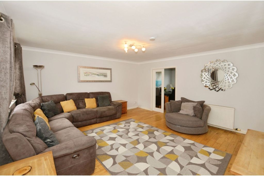 Property photo 3 of 30 Living Room