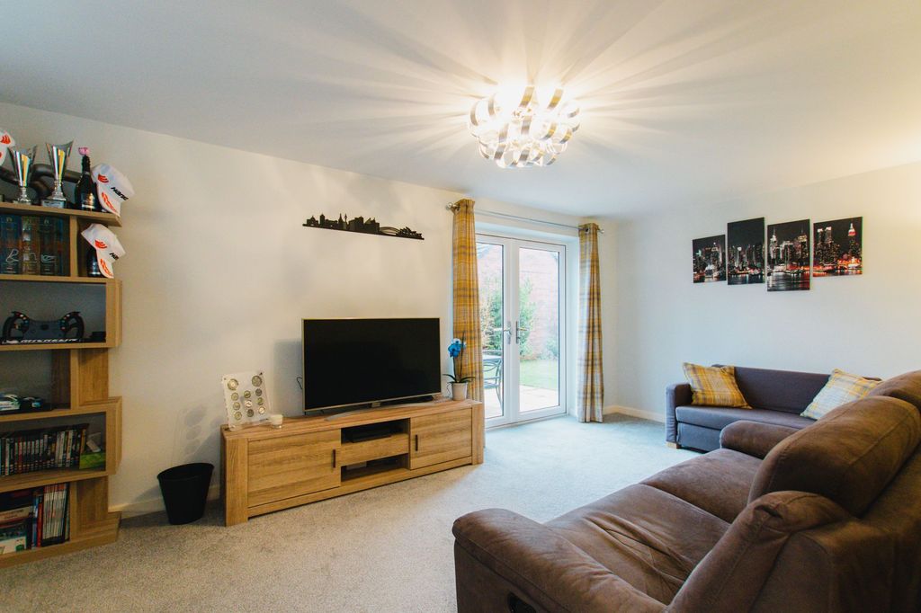 Property photo 3 of 18