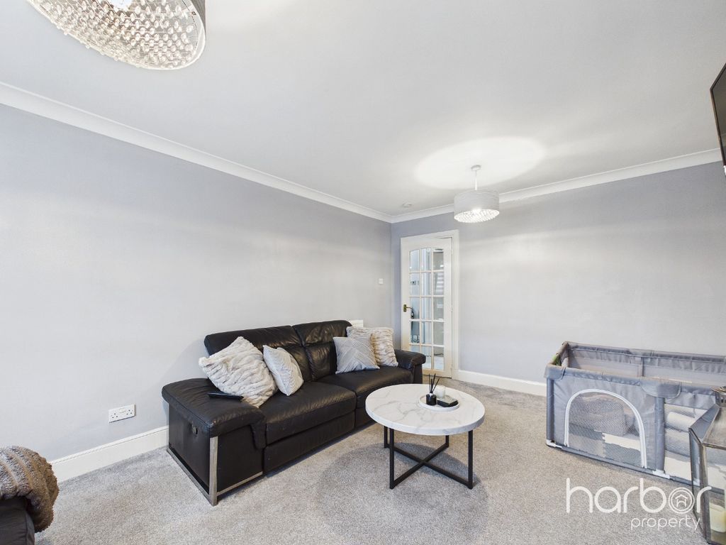 Property photo 3 of 12 5490555