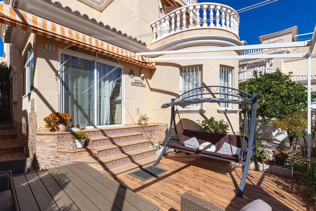 Property photo 2 of 50