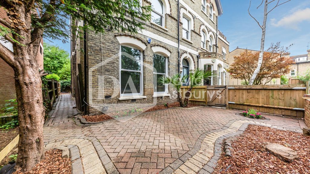 Property photo 3 of 12