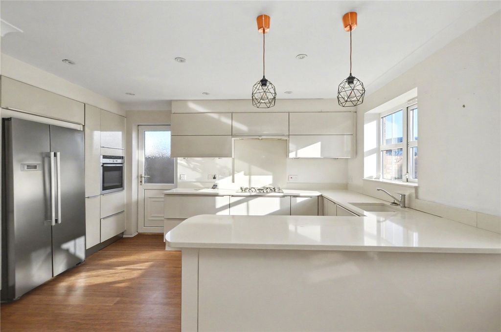 Property photo 3 of 18 Picture No. 06