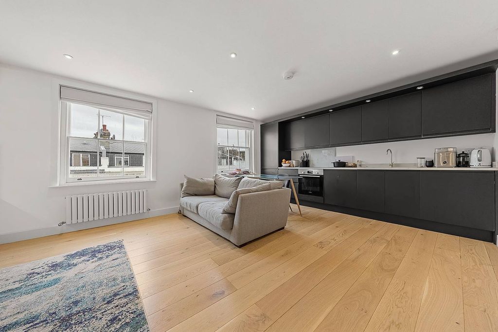 Property photo 2 of 12