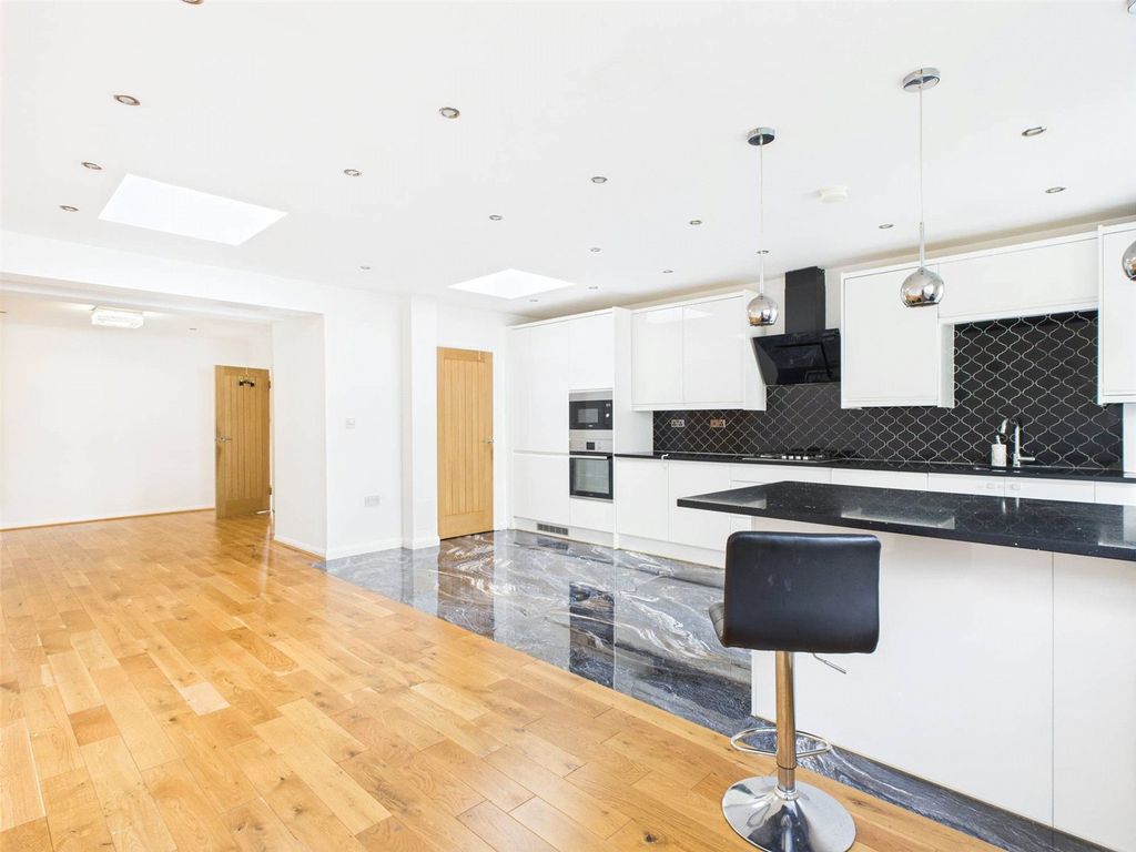 Property photo 1 of 14 Picture No. 10