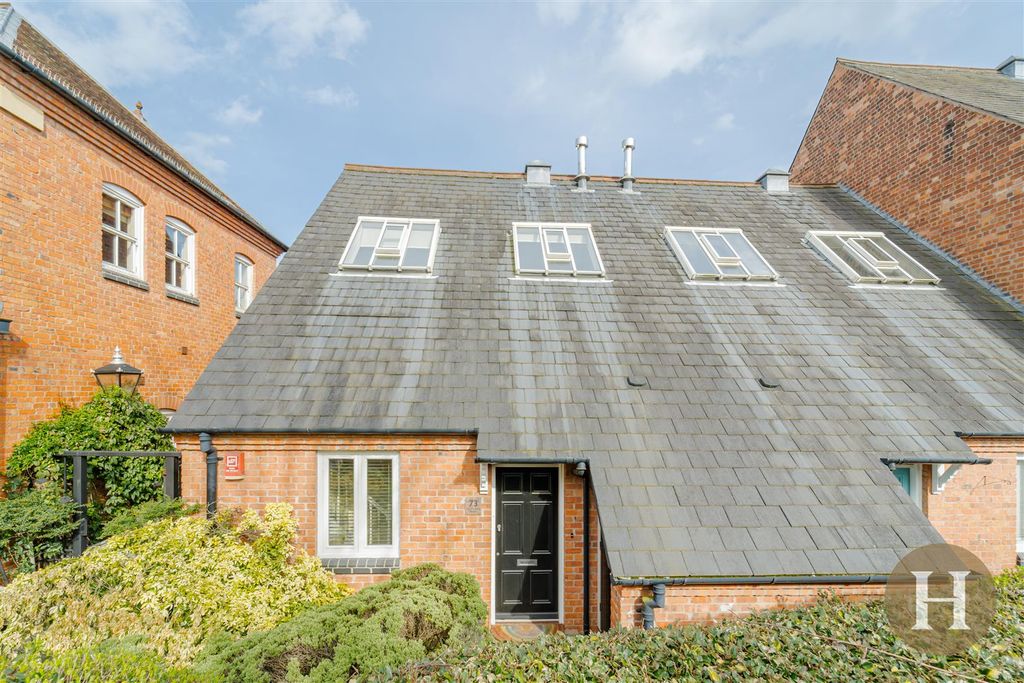 Property photo 1 of 24 Hadleigh Estate Agents-28.Jpg