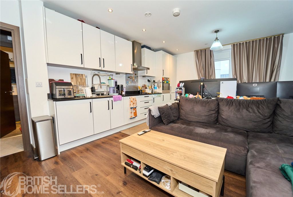 Property photo 2 of 16 Picture No. 12