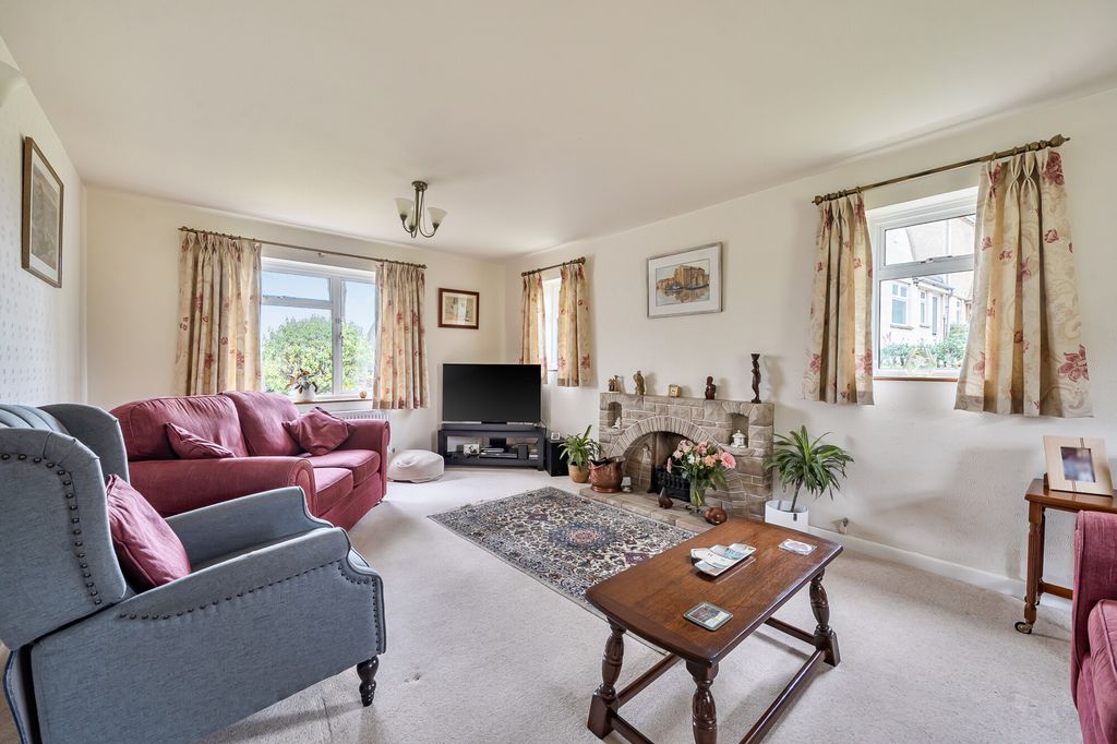 Property photo 3 of 23 Sitting Room