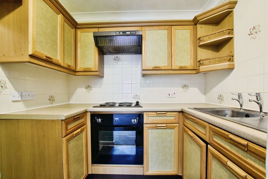 Property photo 3 of 14 Kitchen