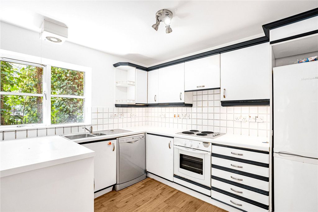 Property photo 3 of 23 Reception/Kitchen