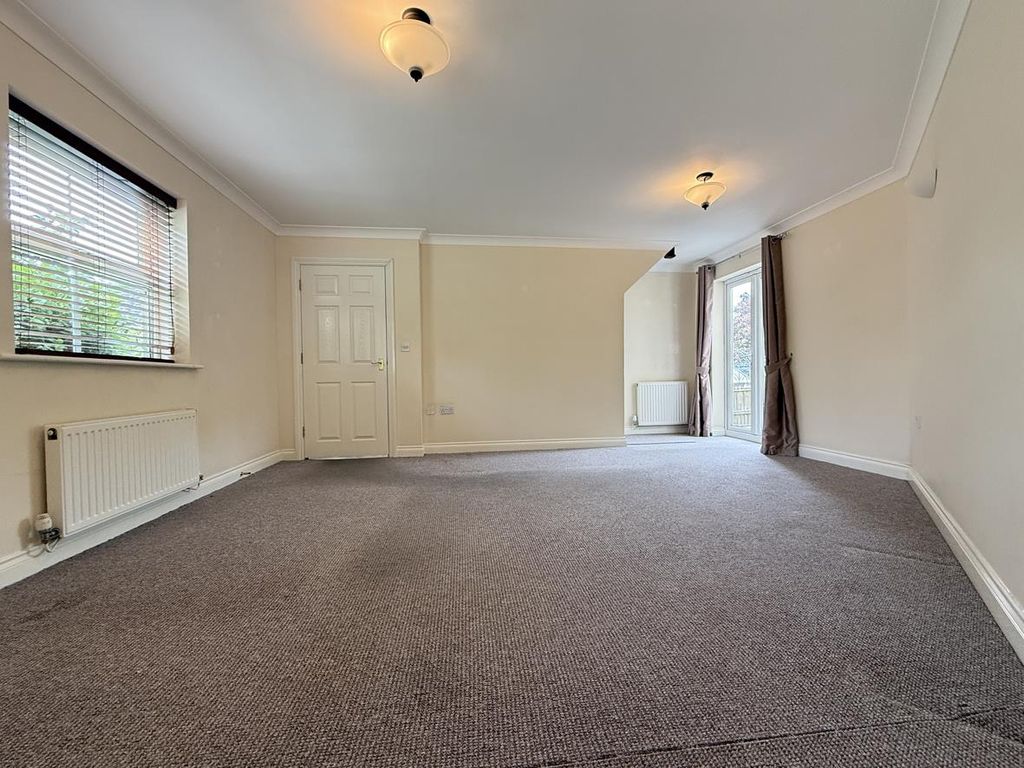 Property photo 3 of 17 Ramsey Gardens 75 - Lounge Dining Room.Jpg