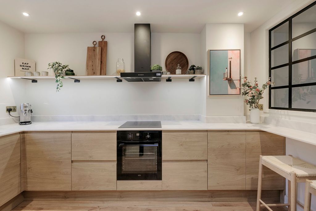 Property photo 2 of 25