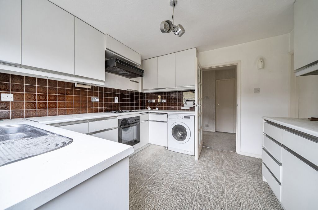 Property photo 2 of 16 1419623-17-699c53...