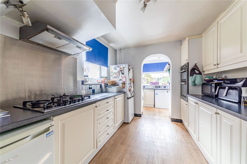 Property photo 2 of 20 Kitchen