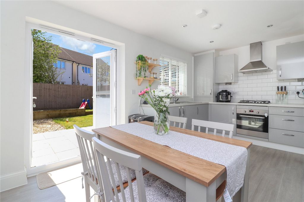 Property photo 2 of 20 Picture No. 15