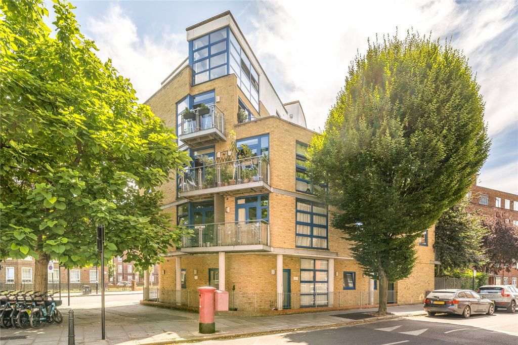 Property photo 1 of 11 External