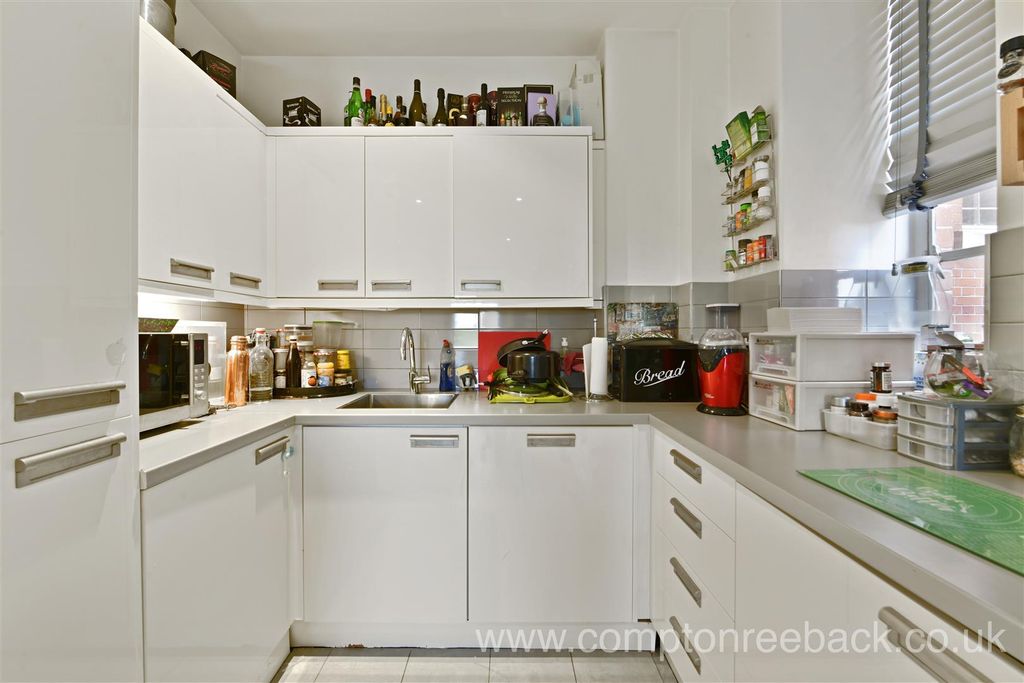 Property photo 1 of 10 Kitchen