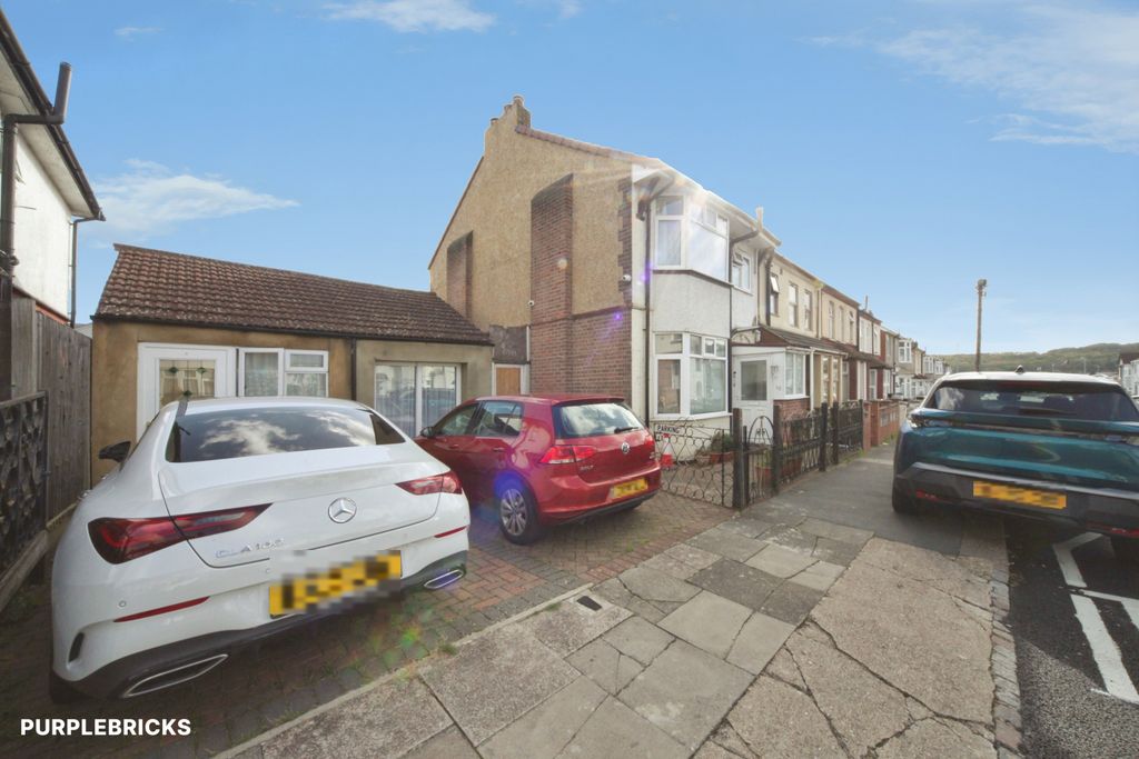 Property photo 2 of 22